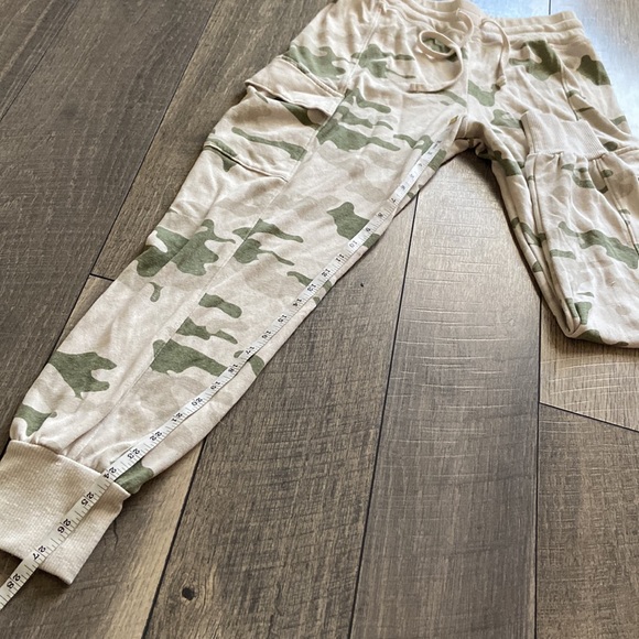 Sundry Camo Boxy Crew & Jogger Set - Picture 14 of 16
